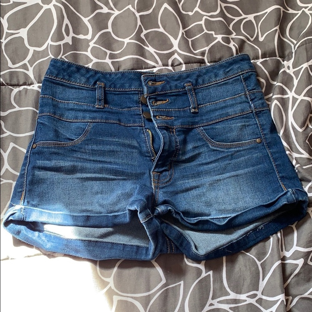 Hi-wasted shorts